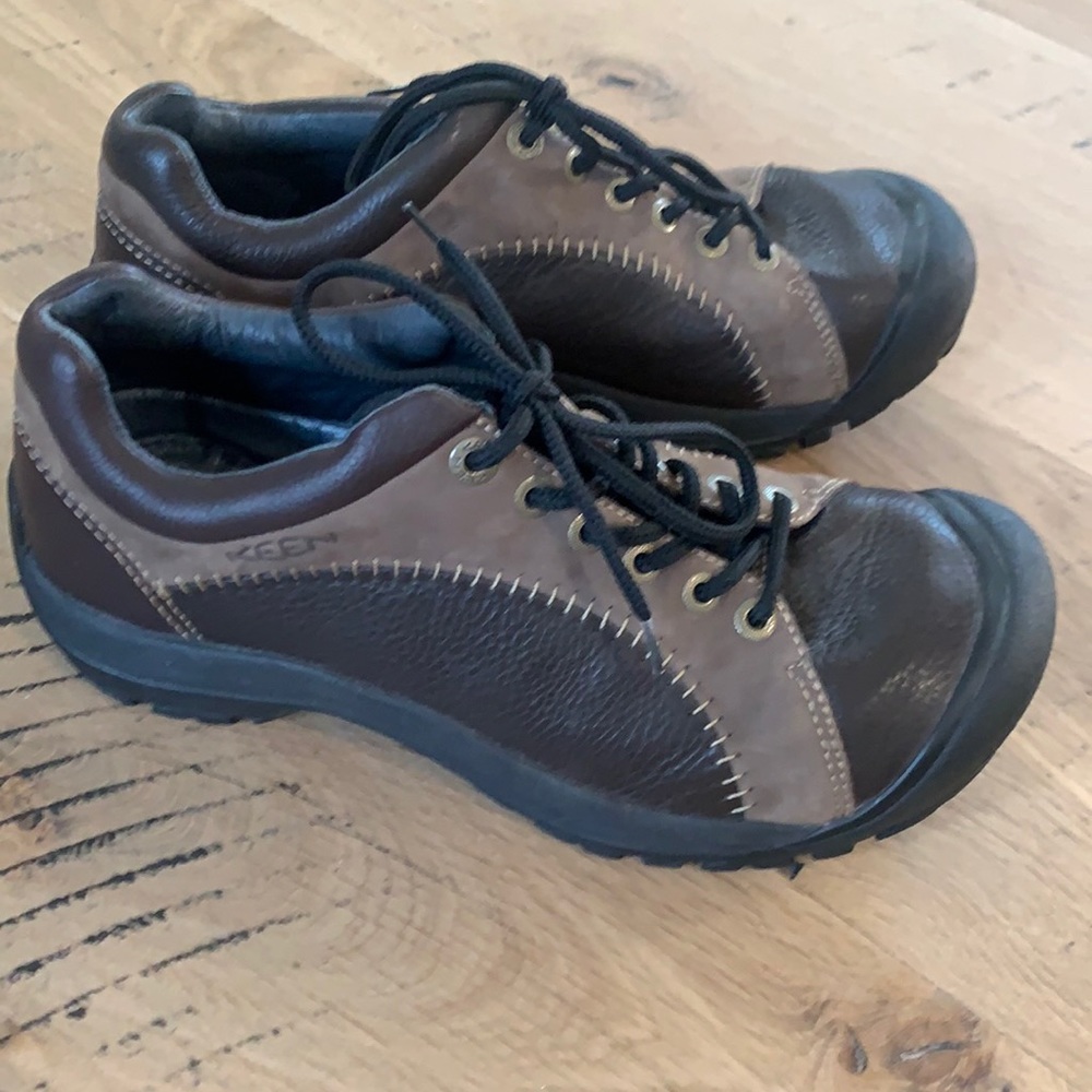 Keen Men’s casual sneakers, Brown  and tan with tan stitching, size 10.5